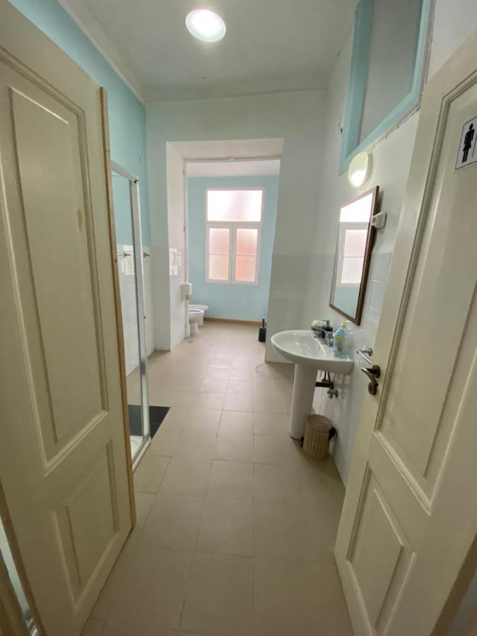 Artdeco Chiado 4 - Large Comfortable Double With Shared Bathroom Gæstehus Lisboa