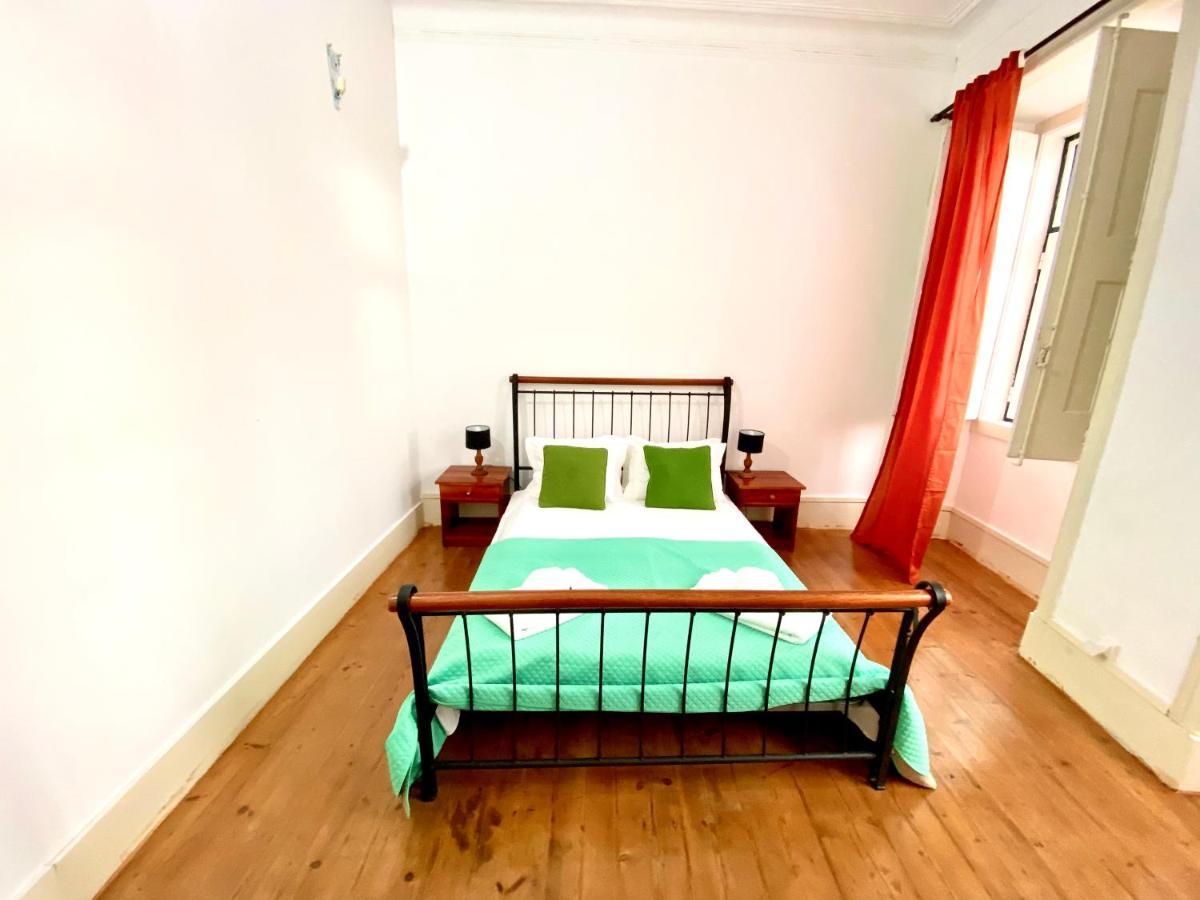 Pensión Artdeco Chiado 4 - Large Comfortable Double With Shared Bathroom Lisboa